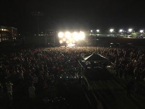 concert crowd